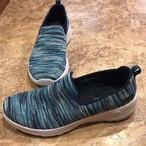 Skechers GOGA Max GoWalk slip on walking shoes women’s size 9 excellent cond
